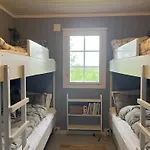 Cozy Family Friendly At Beautiful Location! *